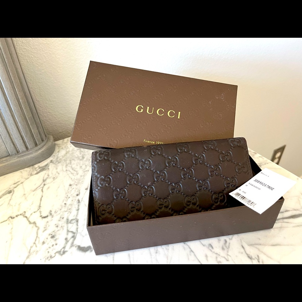 SALE Authentic Gucci long wallet